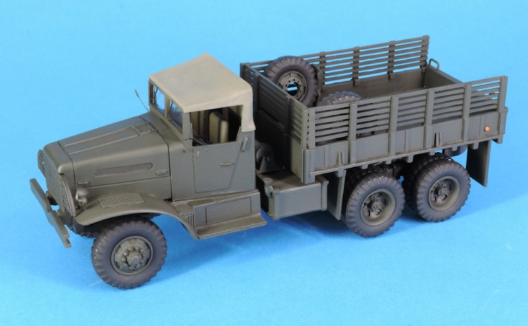 Complete resin kit of the US White 666 cargo ship, manufactured by Gaso.line in 1/48 scale – Faithful reproduction with high-quality resin parts; two versions available: covered or uncovered