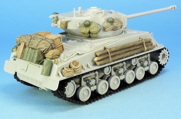 Sherman M4A3E8 FURY base Hobby Boss